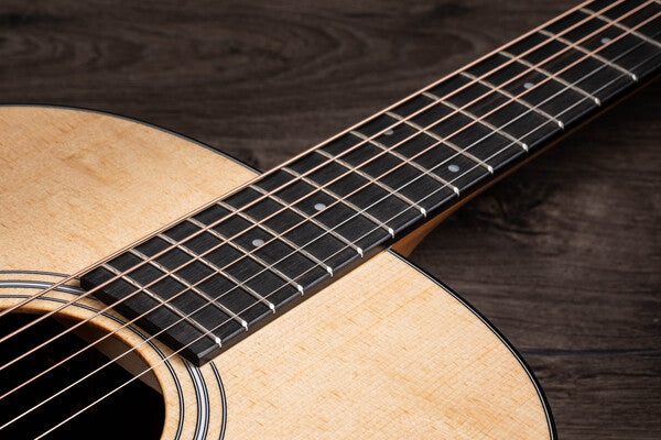 114E Guitarra Walnut/Sitka